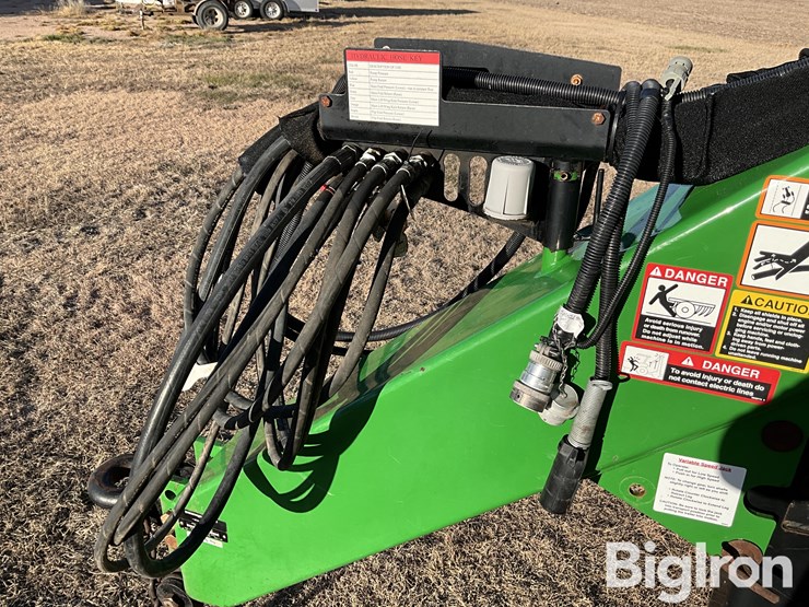 2014-john-deere-2510l-image-11