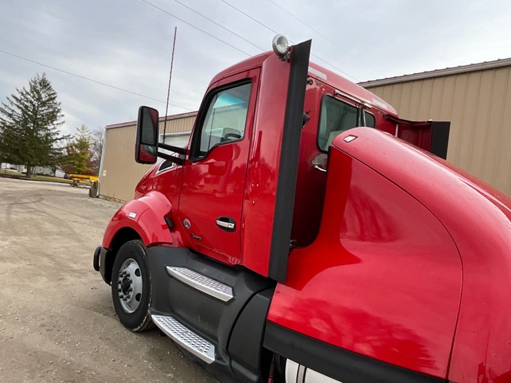 2020-kenworth-t680-image-18