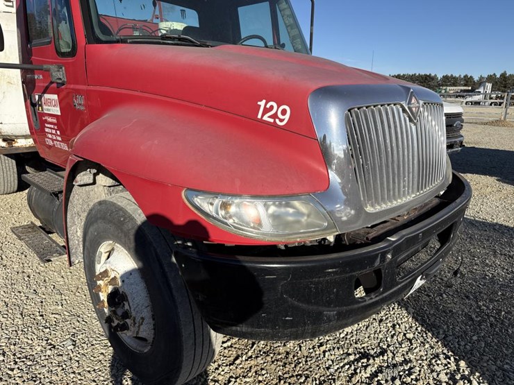 2005-international-durastar-4300-image-10