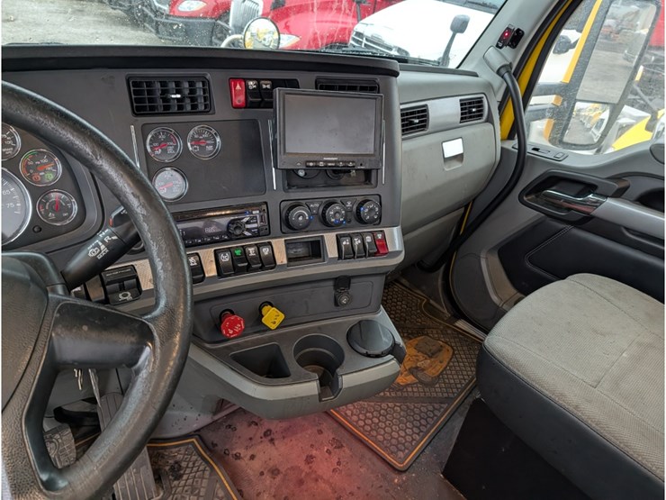 2020-kenworth-t680-image-21