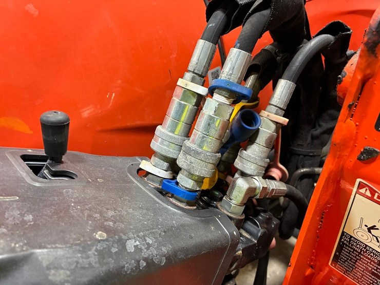 2022-kubota-l3902hst-image-18