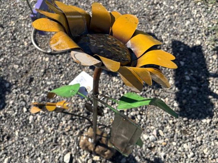 #72-•-metal-art--sunflower-w/-ladybug-welcome-sign-image-2