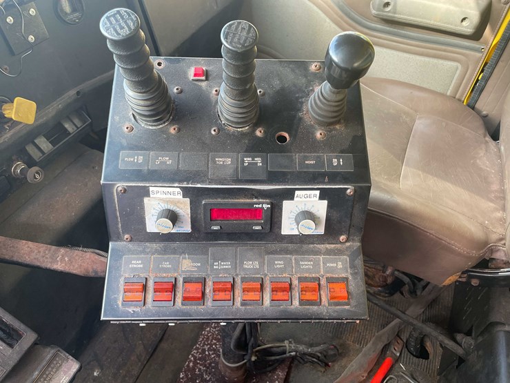 international-4900-image-96