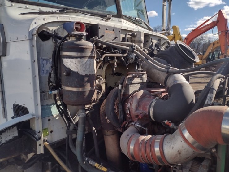 peterbilt-335-image-22