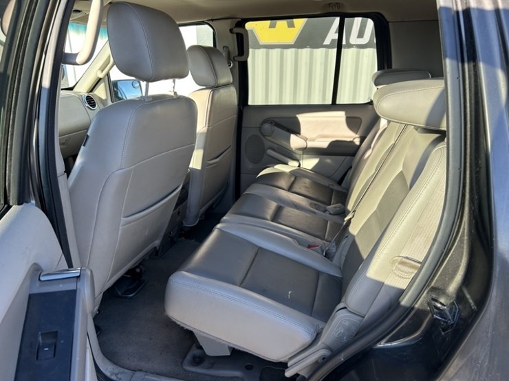 2007-ford-explorer-xlt-image-31