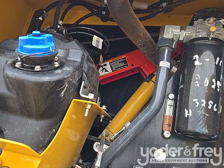 2019-deere-850l-lgp-image-87