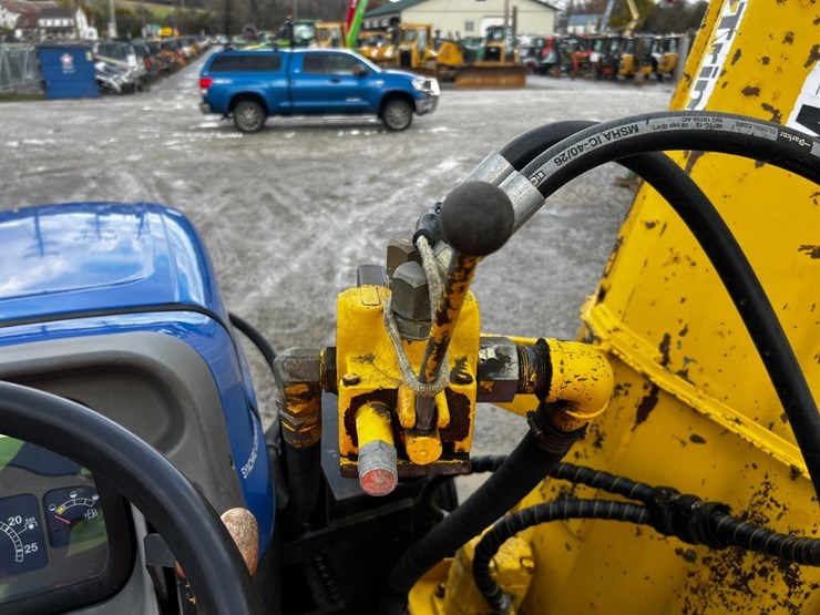 new-holland-tn70a-image-30