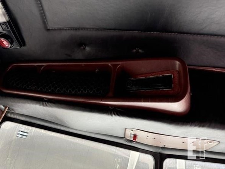 2002-peterbilt-379-image-40