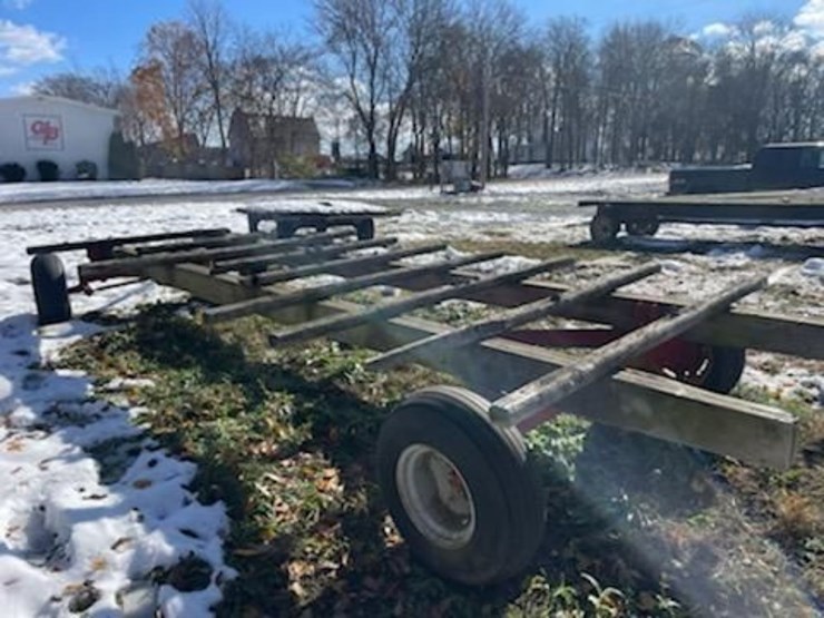 round-bale-wagon-w/8-ton-running-gear-image-2
