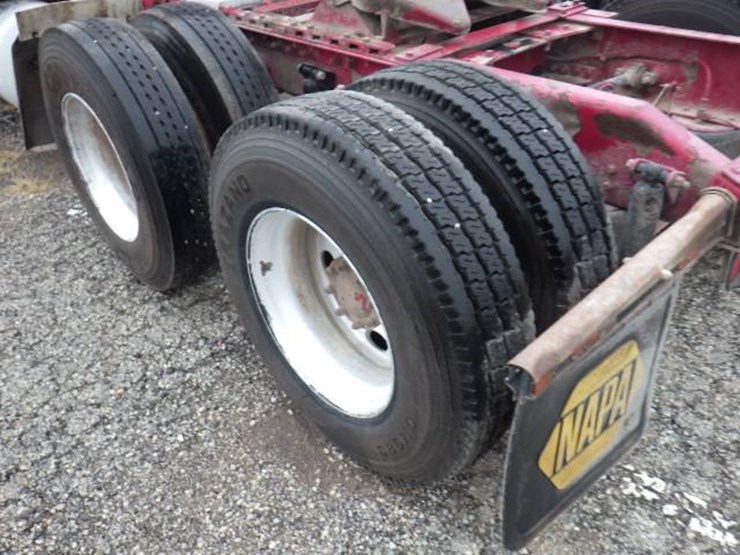 peterbilt-386-image-16