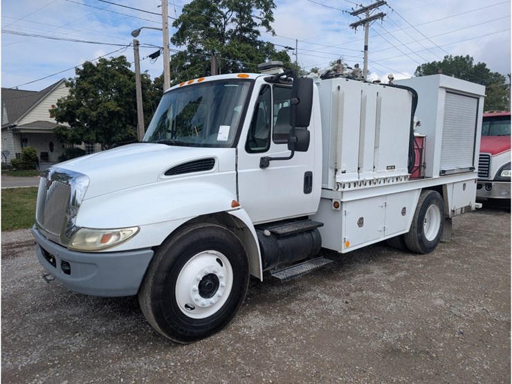 2005-international-durastar-4300-image-1