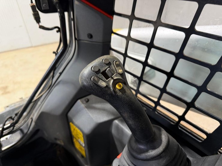 2023-bobcat-t76-image-27