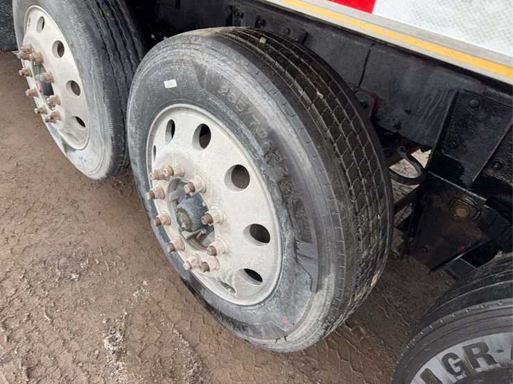 2010-kenworth-t800-image-12