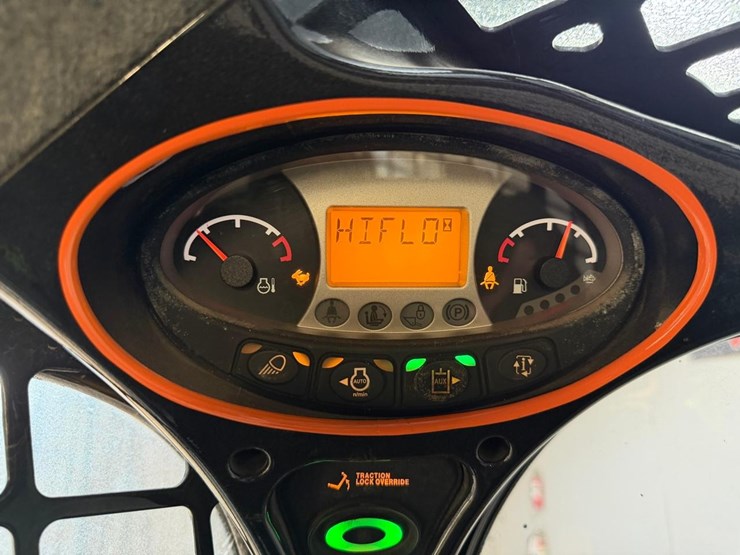 2014-bobcat-t650-image-24