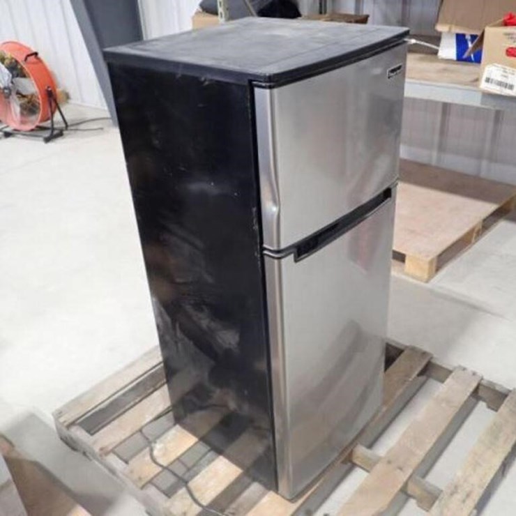 Magic Chef Fridge & Freezer