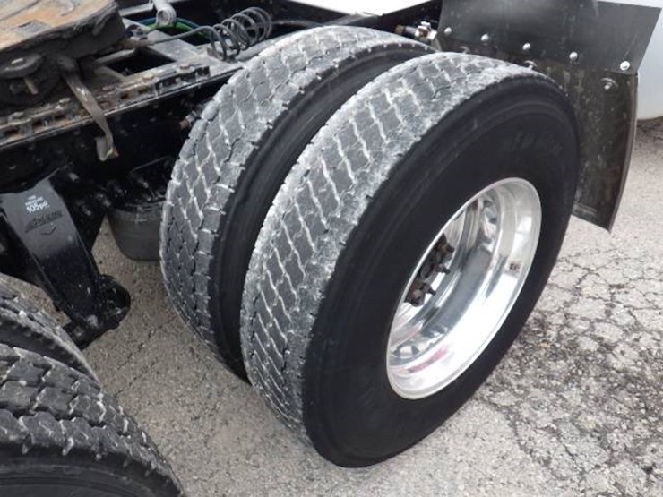 freightliner-cascadia-126-image-8