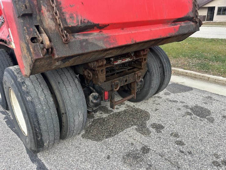 #1673-•-2002-international-workstar-tri-axle-dump-truck-image-15