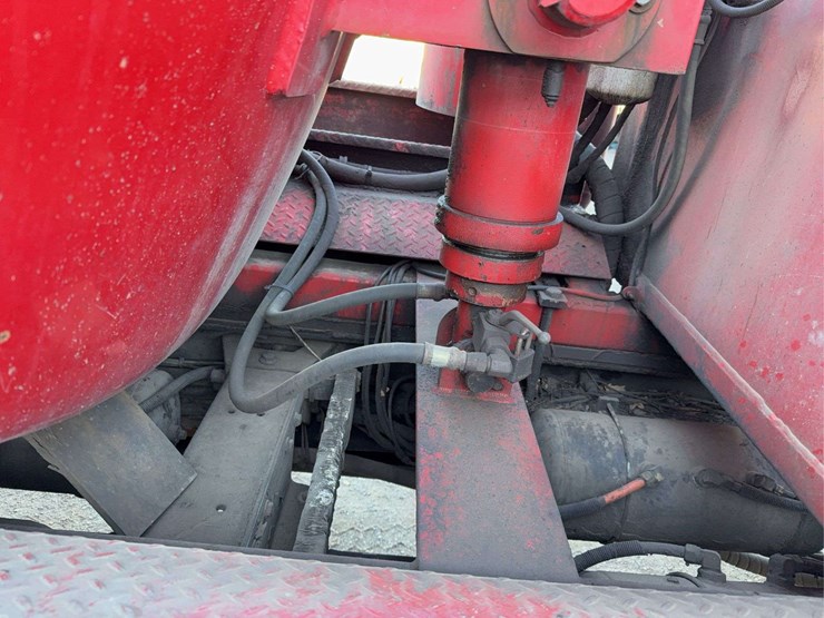 2004-peterbilt-357-image-43