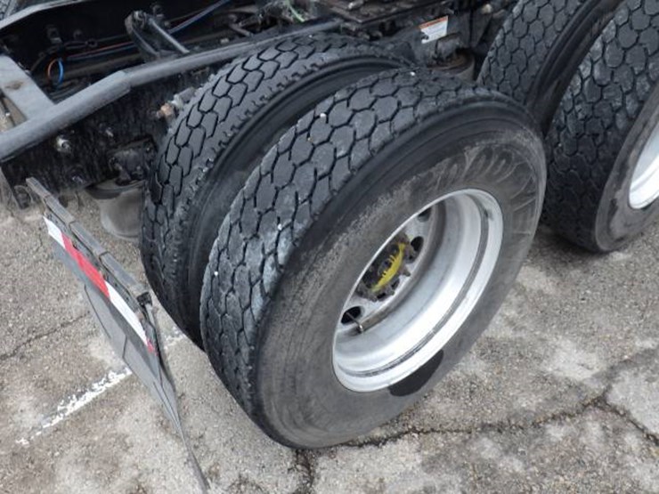 2019-freightliner-cascadia-125-image-11