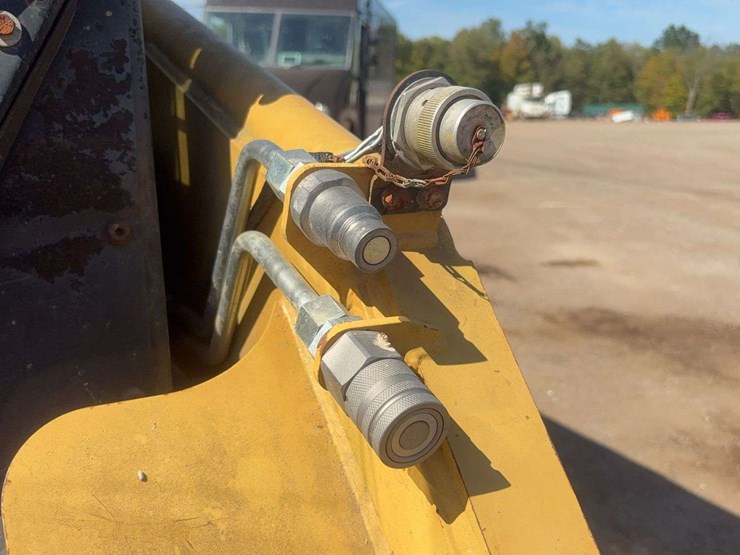 caterpillar-246-image-15