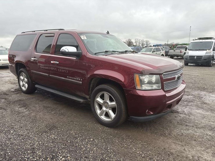 2008-chevrolet-suburban-image-4