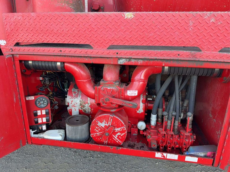 2004-peterbilt-357-image-37