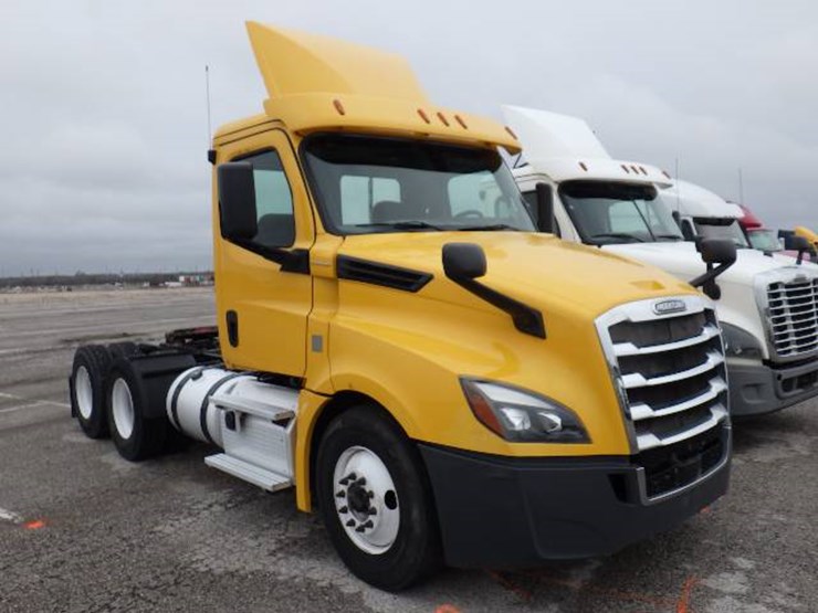 2019-freightliner-cascadia-126-image-3
