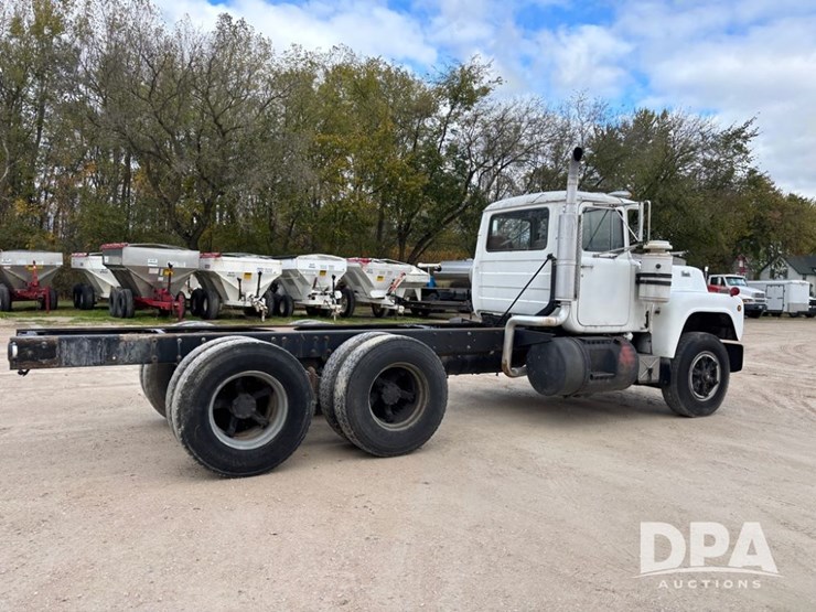 1985-mack-r686st-image-6