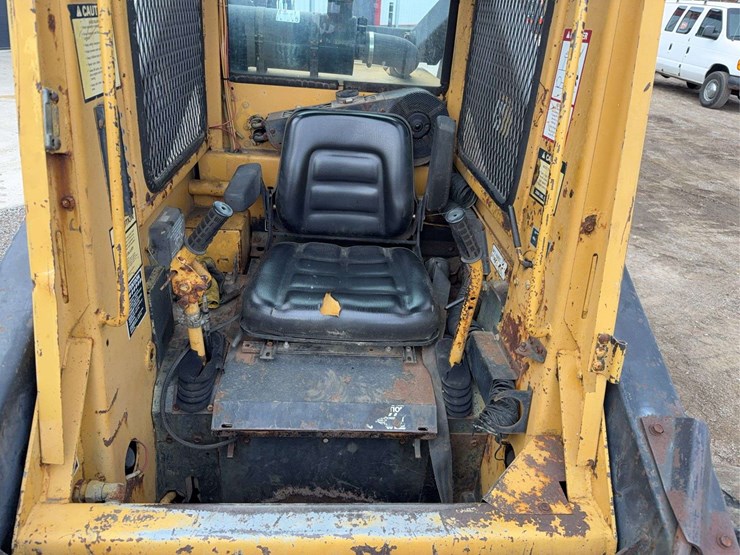 new-holland-l783-image-22