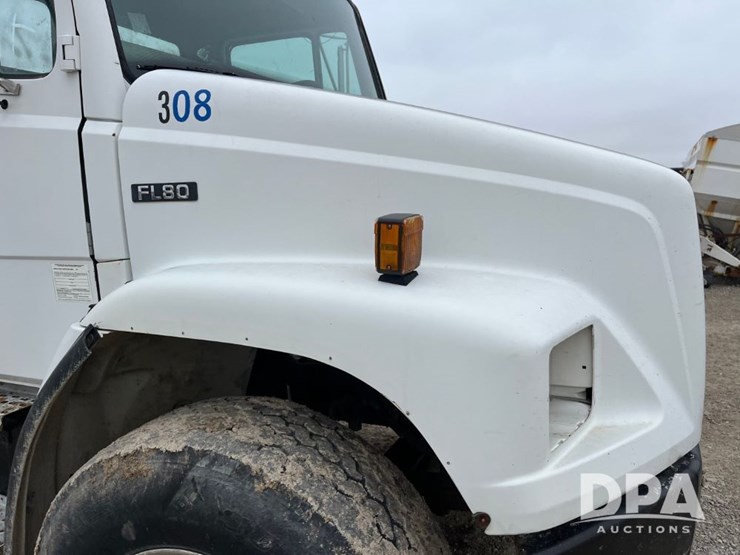 freightliner-fl80-image-21