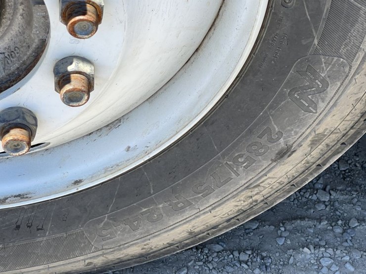 1997-peterbilt-567-image-10