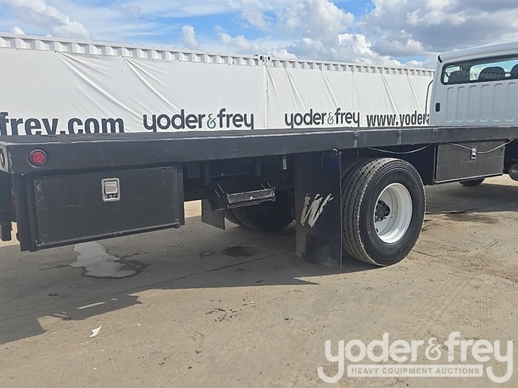 2021-freightliner-m2-106-image-63