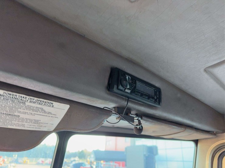 2004-peterbilt-357-image-83