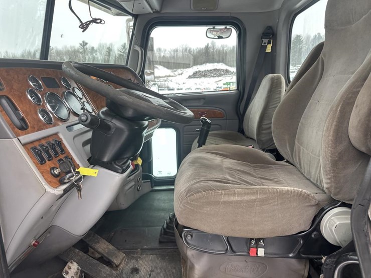 2007-peterbilt-385-image-26