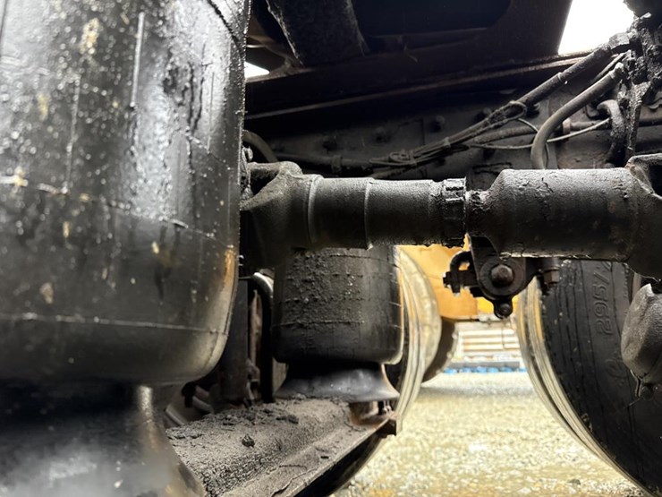 1999-peterbilt-379-image-42