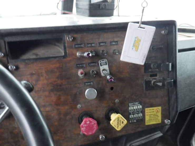 1994-peterbilt-378-image-19