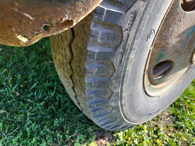 1953-gmc-354-24-round-top-cab-single-axle-grain-truck--needs-axle-shaft-image-12