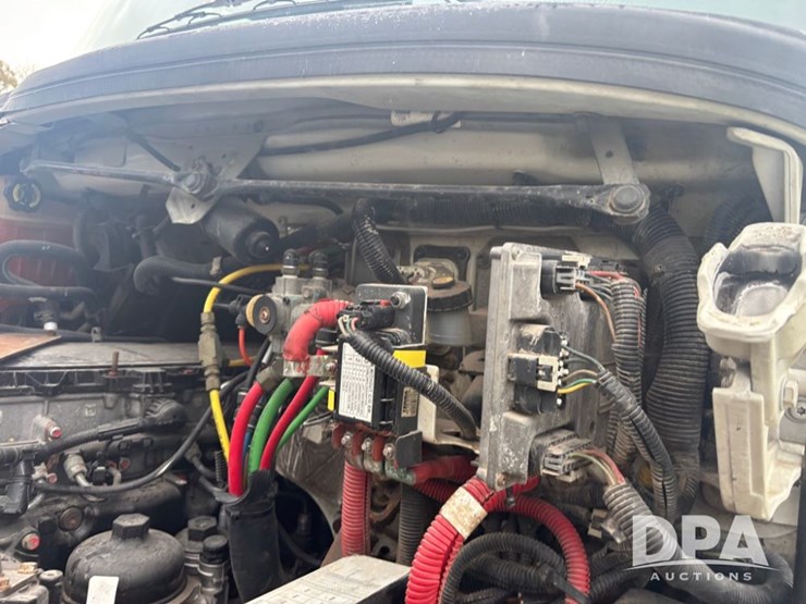 freightliner-114sd-image-25