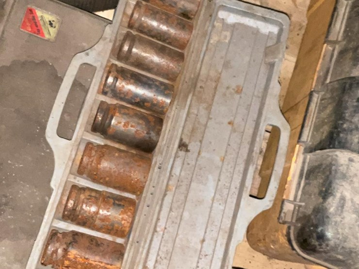 #551-•-socket-set-and-misc.-tools-image-10