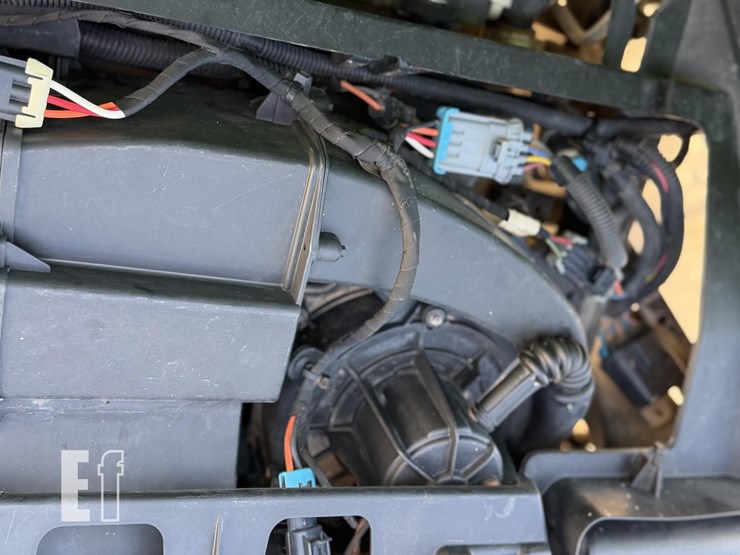 2019-john-deere-gator-xuv-835r-image-23