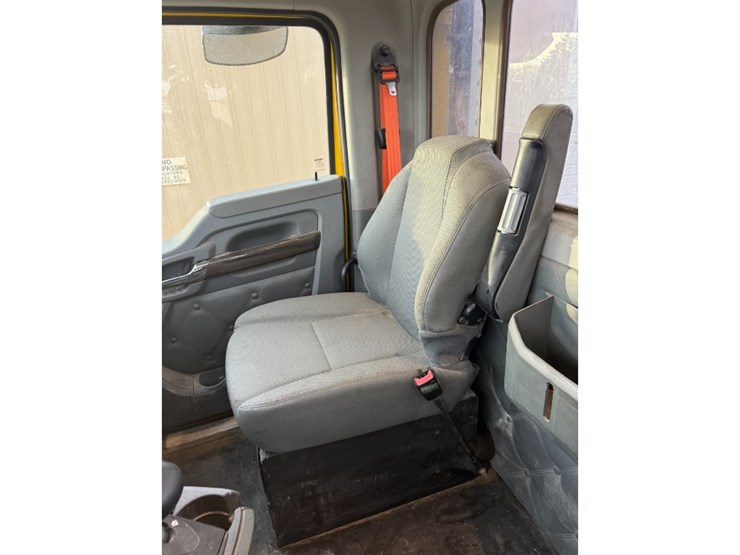 2019-kenworth-t880-image-25