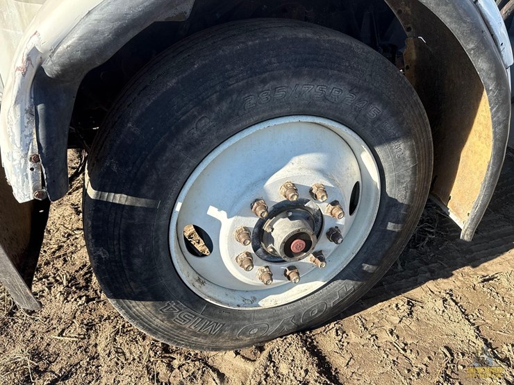 peterbilt-357-image-9