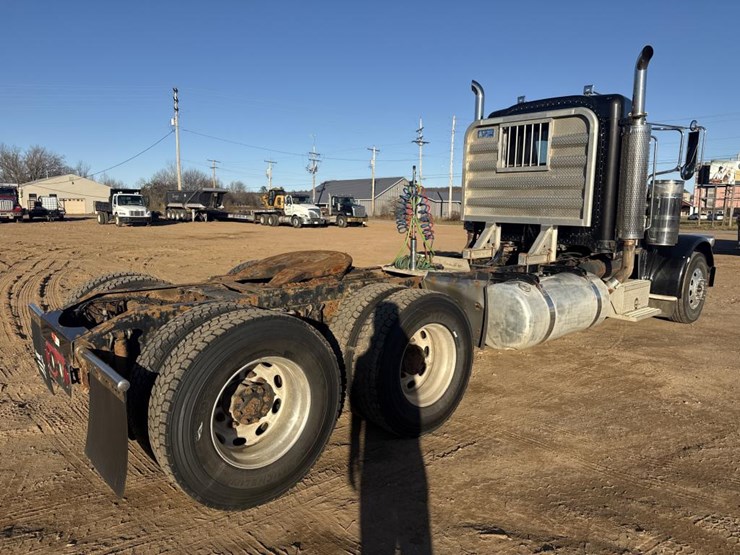 2008-peterbilt-388-image-5