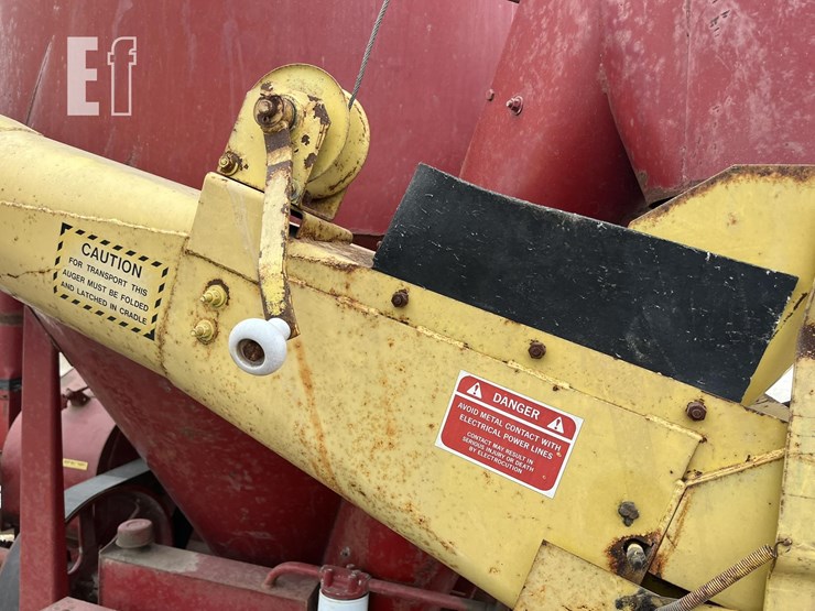 new-holland-354-image-30