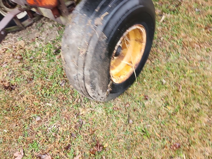 unverferth-gravity-wagon-w/gear-image-2