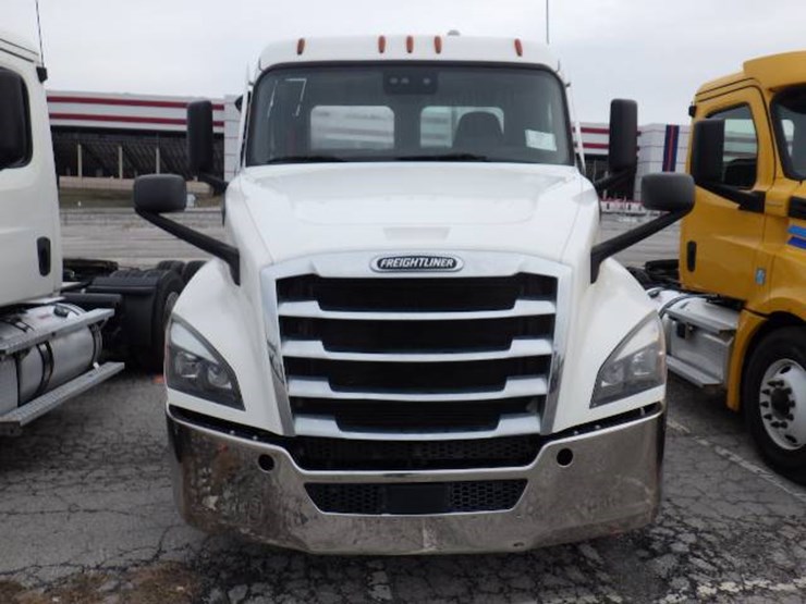 2020-freightliner-cascadia-126-image-2