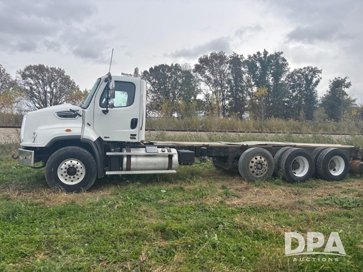 freightliner-114sd-image-4