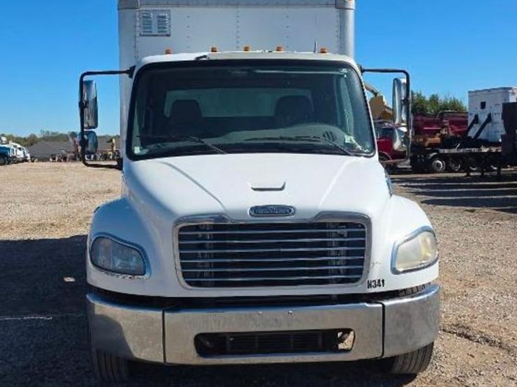 freightliner-m2-106-image-1