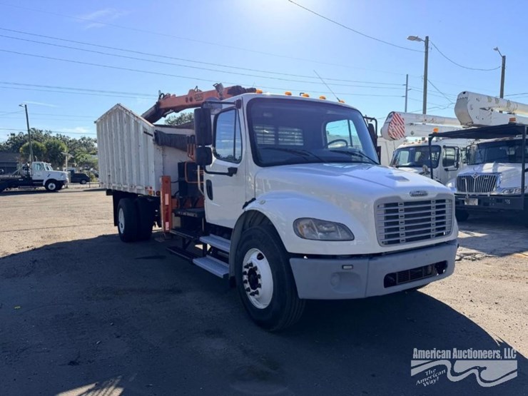 2015-freightliner-m2-106-image-1