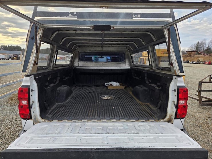 2015-chevrolet-silverado-2500hd-image-27